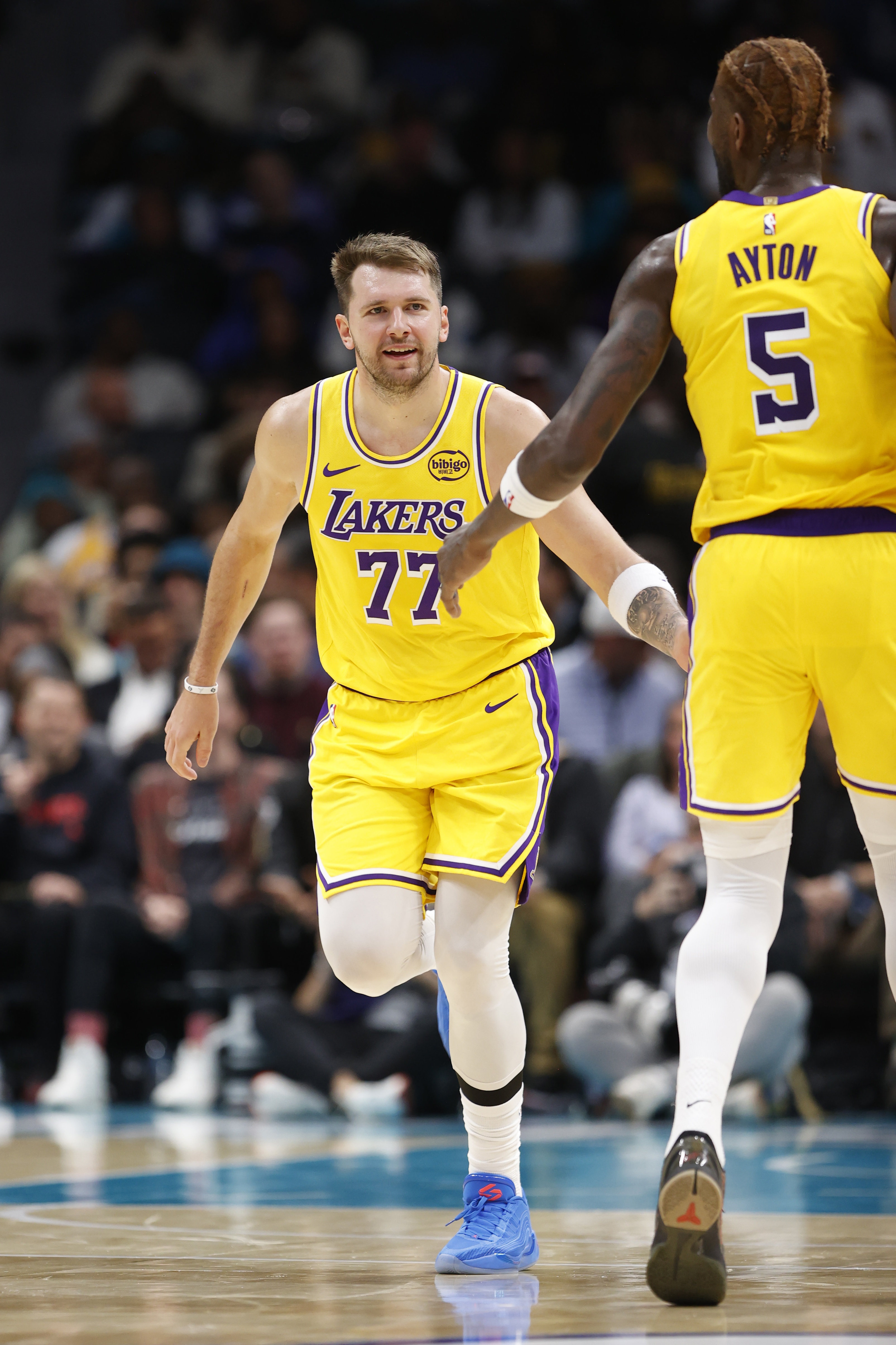 开云体育APP下载-东契奇：艾顿下半场在攻防两端表现太棒了 他对我们至关重要！