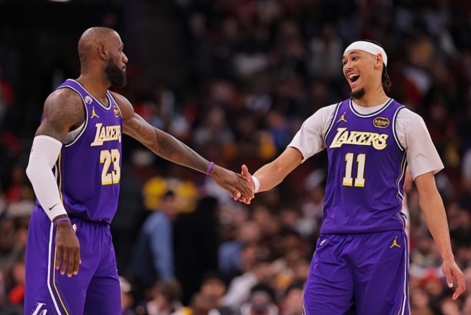 开云官方网站-重蹈覆辙？湖人难道又要指望这位能力有限的替补中锋来改变局面？